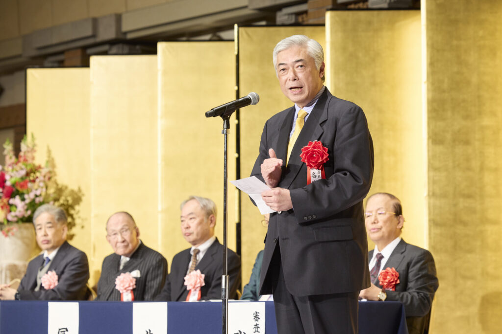 経済界GoldenPitch2024の講評を述べる審査員長の各務茂夫 東京大学大学院工学系研究科技術経営戦略学専攻教授