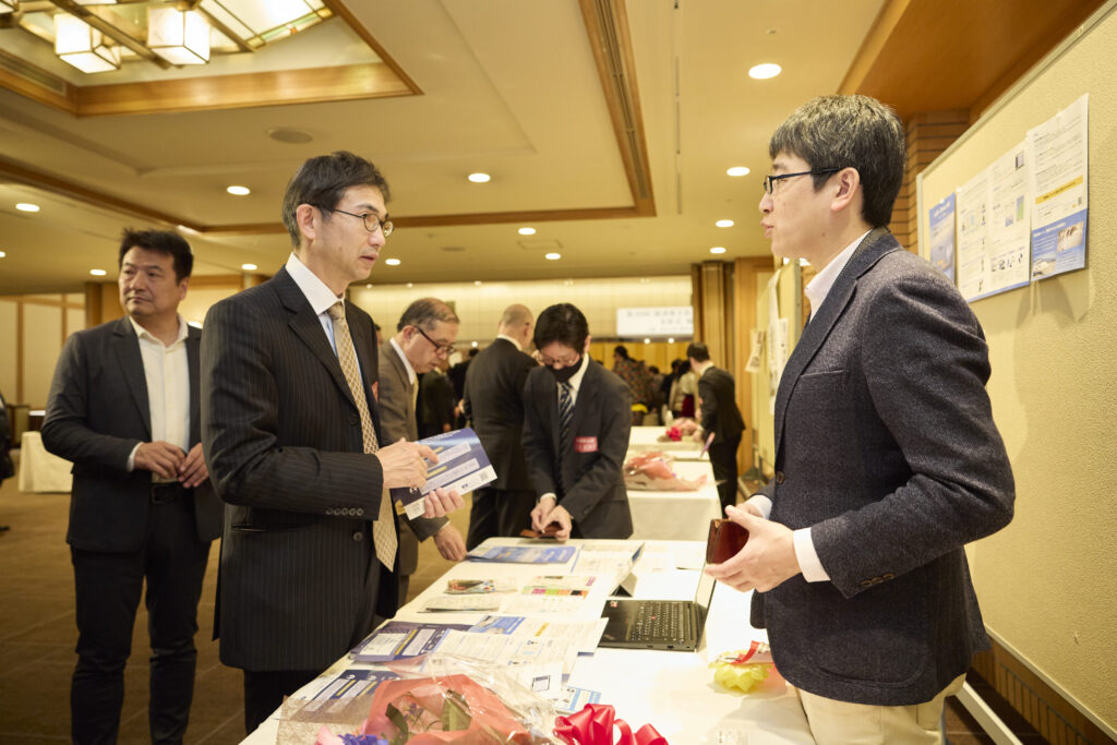 GoldenPitch受賞企業のブースにもたくさんの来場者が訪れた